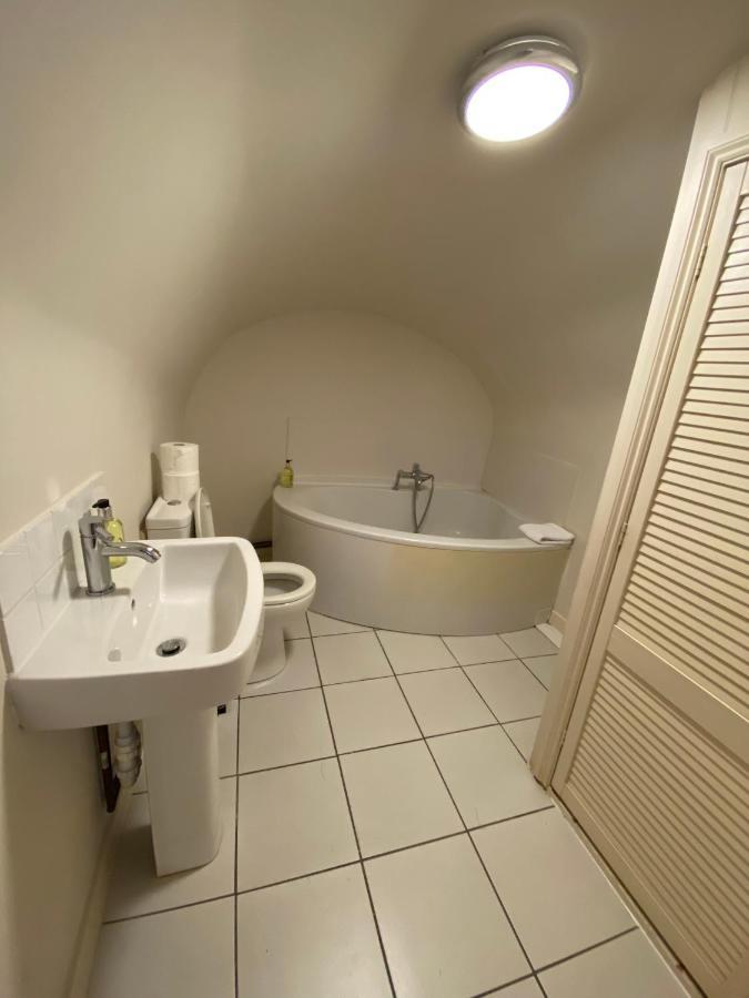 Stylish Maisonette And Studio In Victoria ลอนดอน ห้อง รูปภาพ